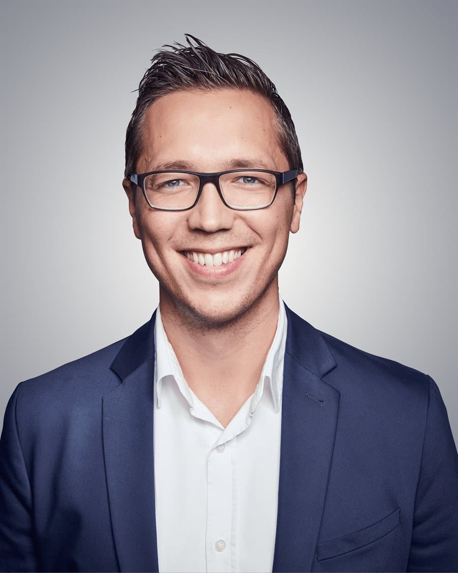 portrait photo of Peter Littau